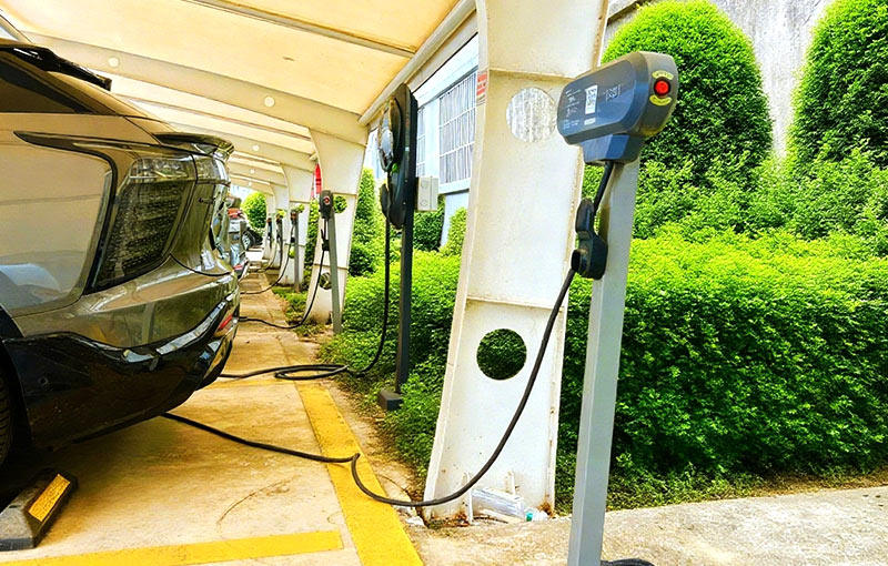 Low-Carbon Commuting